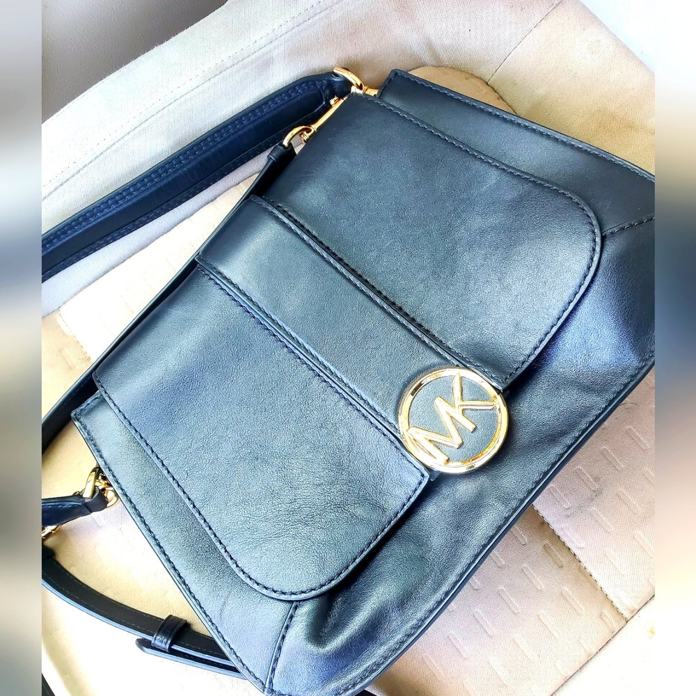 Michael kors black leather bag